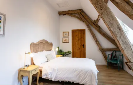 Maison de ferme en pierre, 7 chambres et piscine chauffée : photo 38