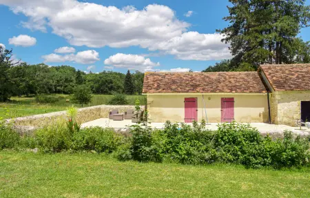 Maison pierre et poutres apparentes à Mauvières, piscine : photo 11