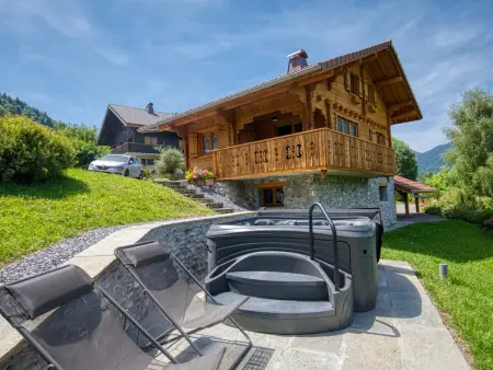 Location chalet à Morillon Village, Chalet moderne avec jacuzzi, animaux admis, Morillon
