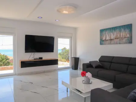 Emili & Elias, maison moderne avec piscine chauffée : photo 4