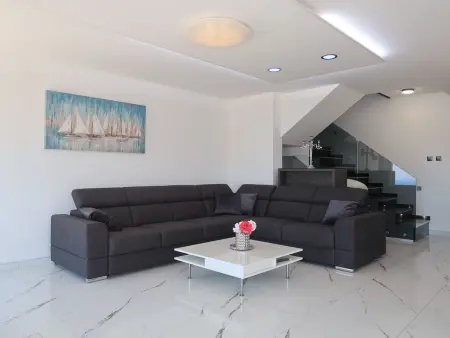 Emili & Elias, maison moderne avec piscine chauffée : photo 6