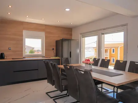 Emili & Elias, maison moderne avec piscine chauffée : photo 7