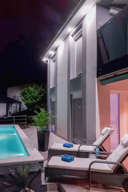 Emili & Elias, maison moderne avec piscine chauffée : photo 10