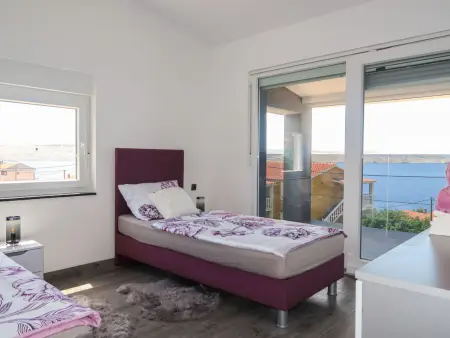 Emili & Elias, maison moderne avec piscine chauffée : photo 16