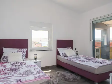 Emili & Elias, maison moderne avec piscine chauffée : photo 17