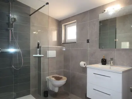 Emili & Elias, maison moderne avec piscine chauffée : photo 18