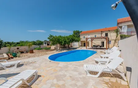 Location maison à Gornje Rastane, 4 Bedroom Gorgeous Home