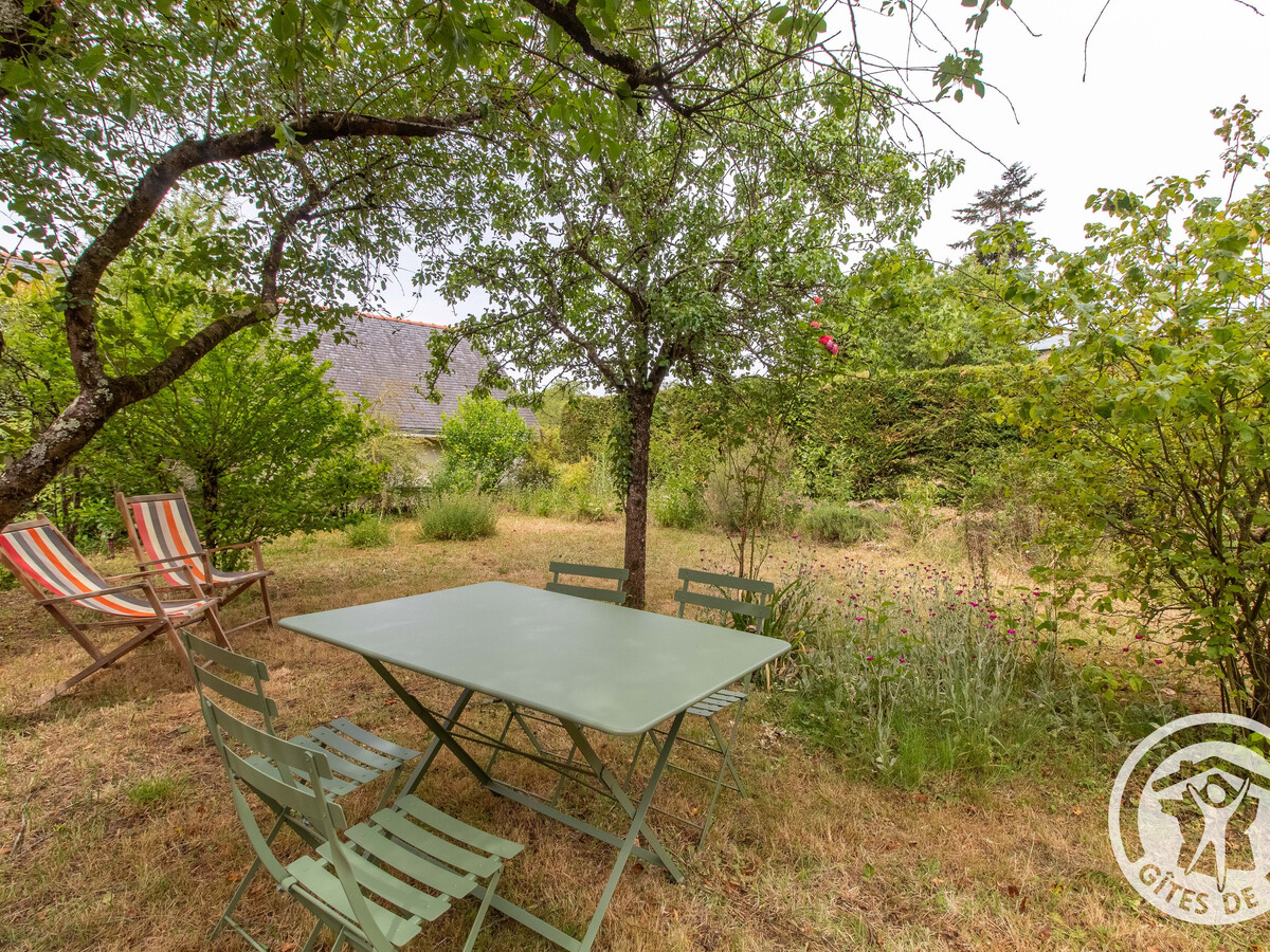 Maison 15ème siècle à Huillé, 2 ch, jardin, cheminée - Photo 1