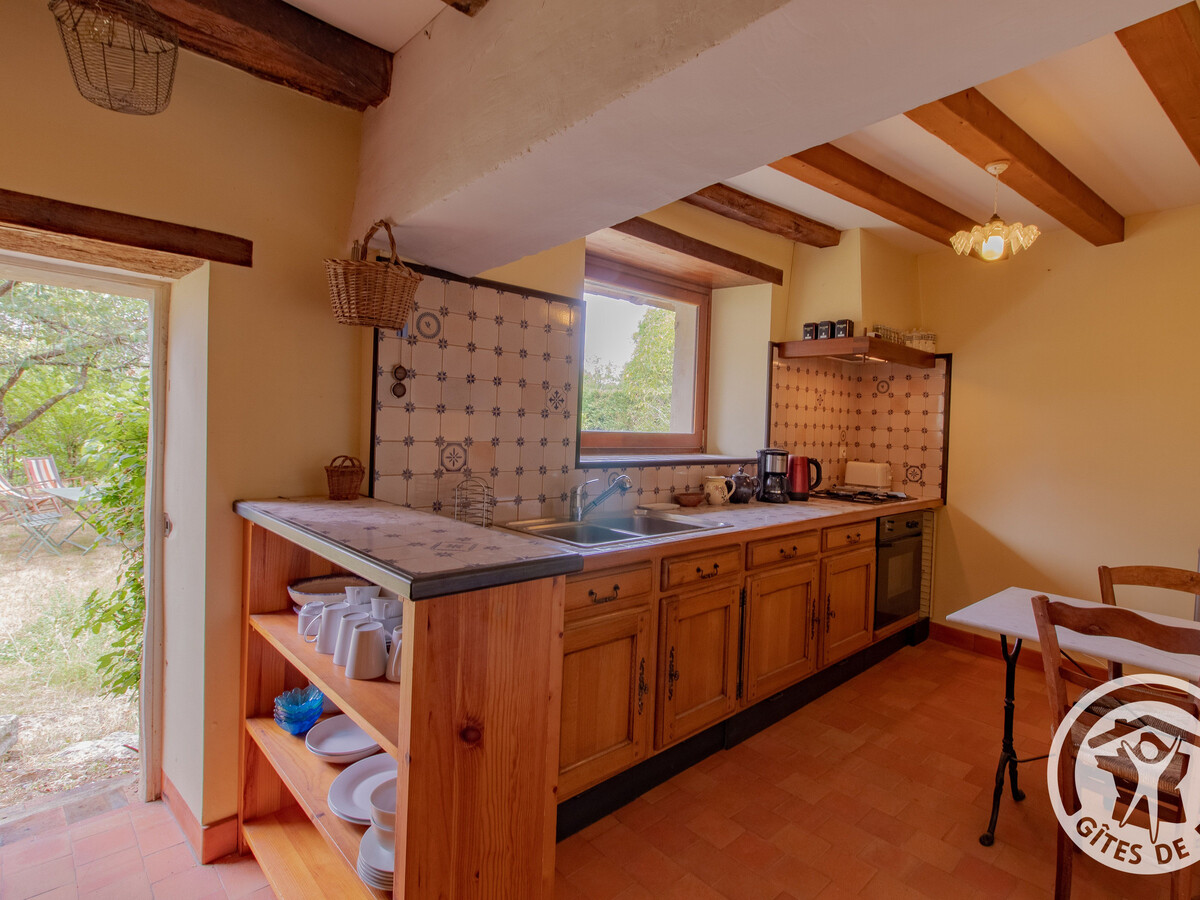 Maison 15ème siècle à Huillé, 2 ch, jardin, cheminée - Photo 3