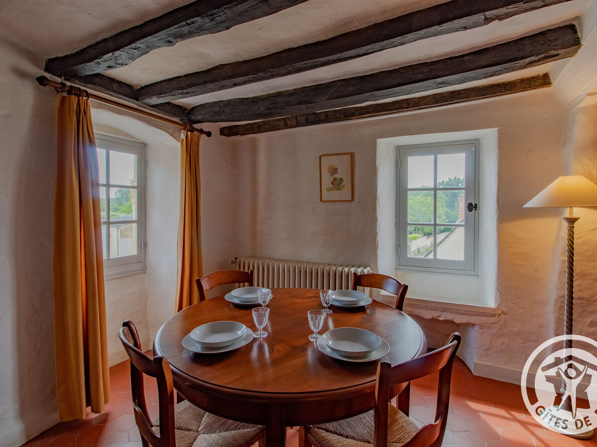 Maison 15ème siècle à Huillé, 2 ch, jardin, cheminée - Photo 7