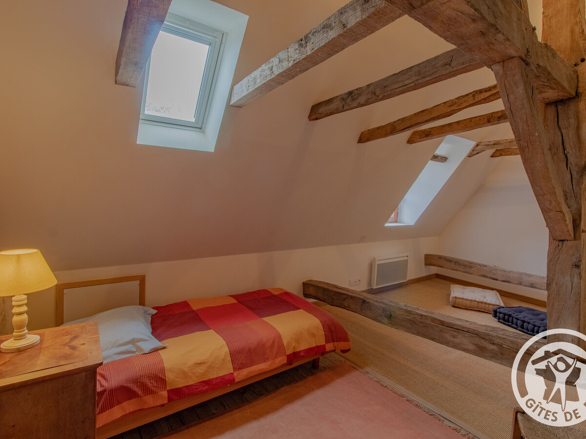 Maison 15ème siècle à Huillé, 2 ch, jardin, cheminée - Photo 11
