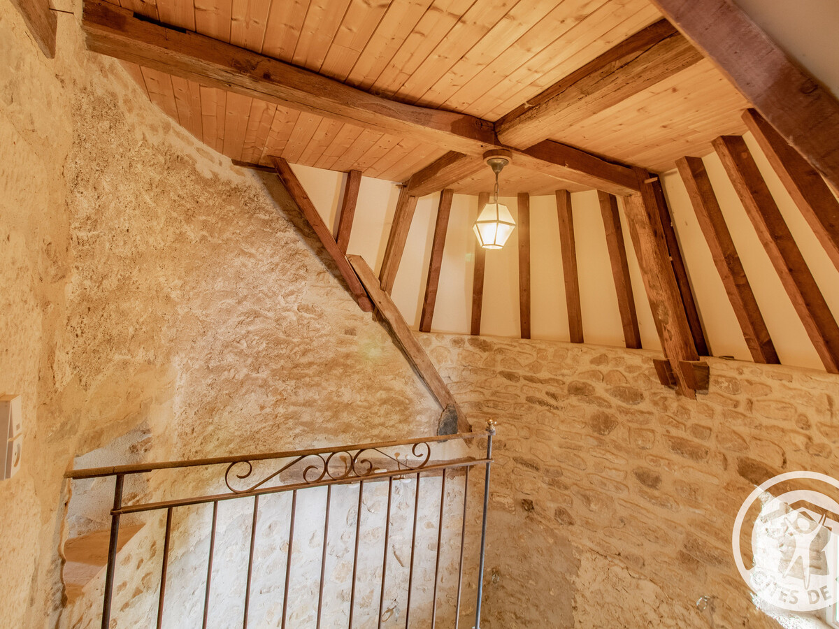 Maison 15ème siècle à Huillé, 2 ch, jardin, cheminée - Photo 26