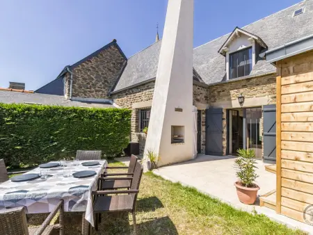 Location gite à Pontorson, Maison de charme avec spa et jardin privé à Ardevon
