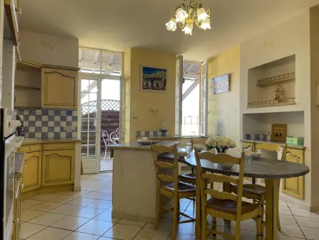 Belle maison bourbonnaise du 18e siècl au cœur d'un village pittoresque avec jardin - Photo 4