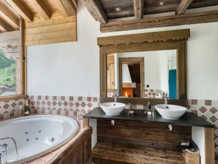 Chalet de luxe à Val-d'Isère avec accès direct aux pistes, 5 chambres, parking - Photo 9