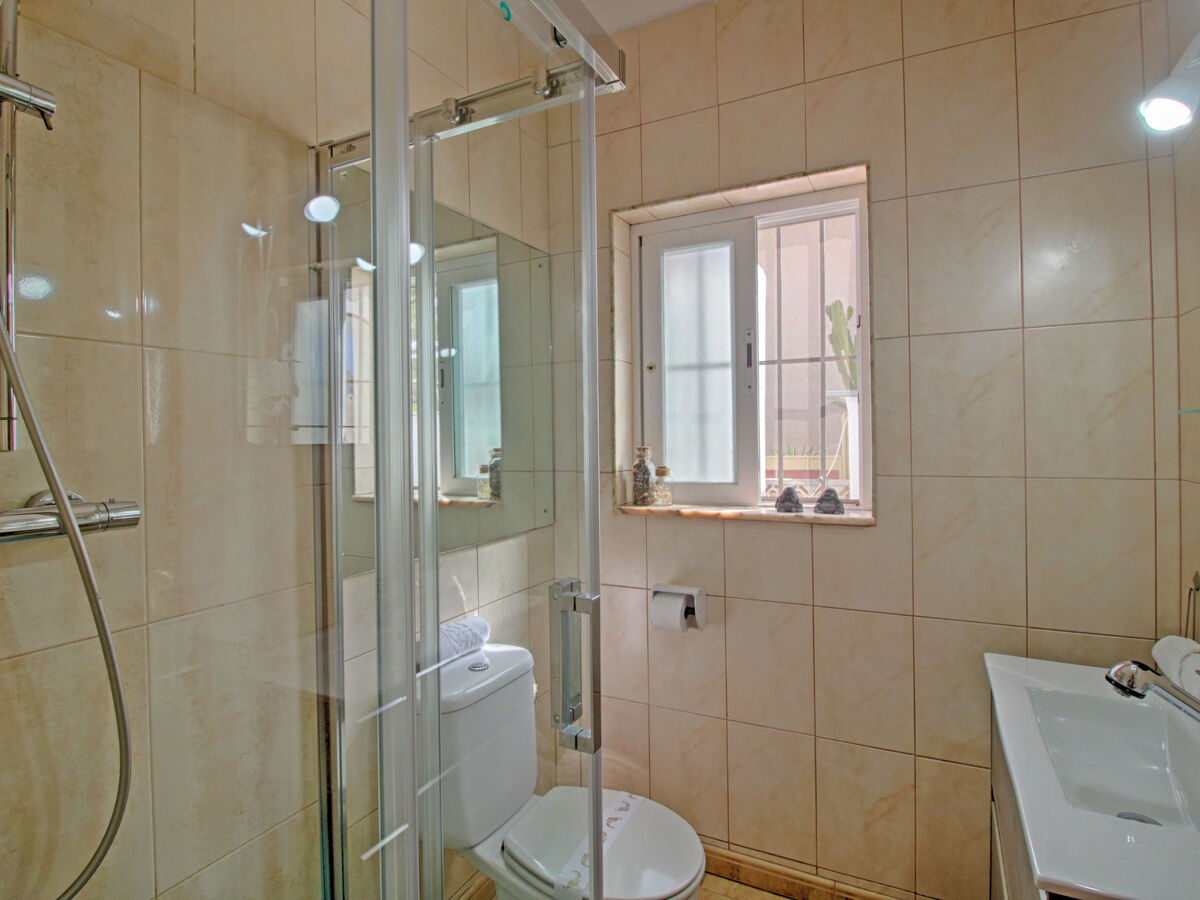 Villa Claudia à Calpe – piscine privée et vue sur la ville - Photo 11