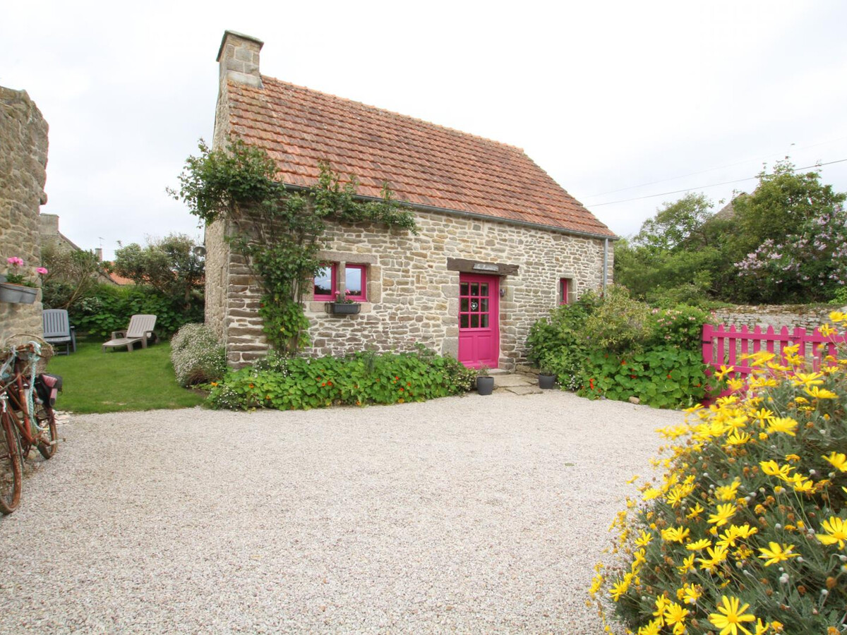 Gîte en pierre du Cotentin, jardin clos et terrasse couverte - Photo 1