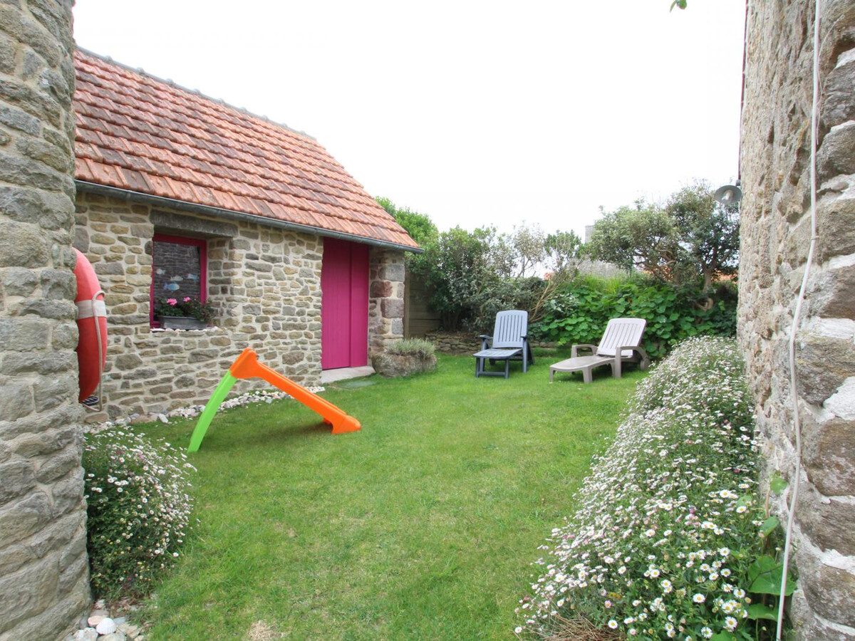 Gîte en pierre du Cotentin, jardin clos et terrasse couverte - Photo 2