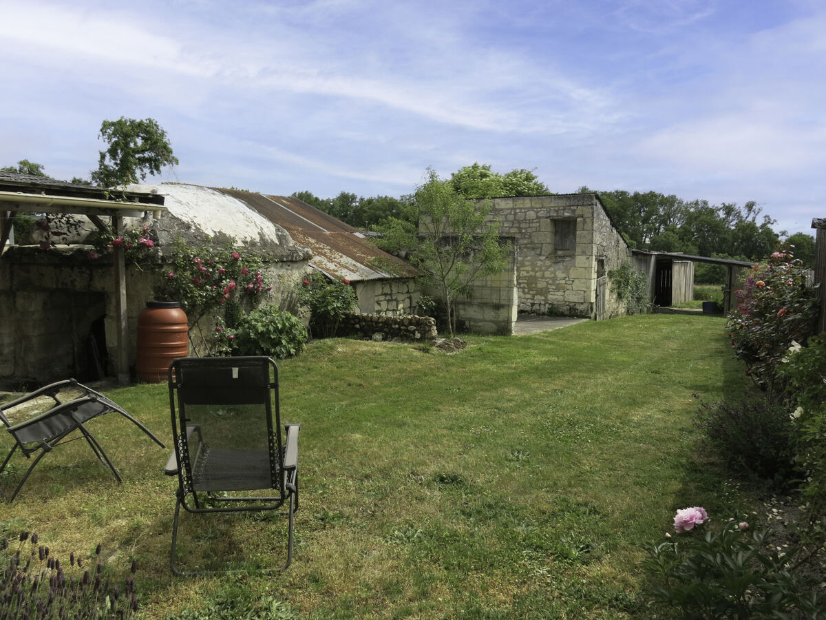Les Landes du Chinonais, gîte 2 pers. avec poêle - Photo 2