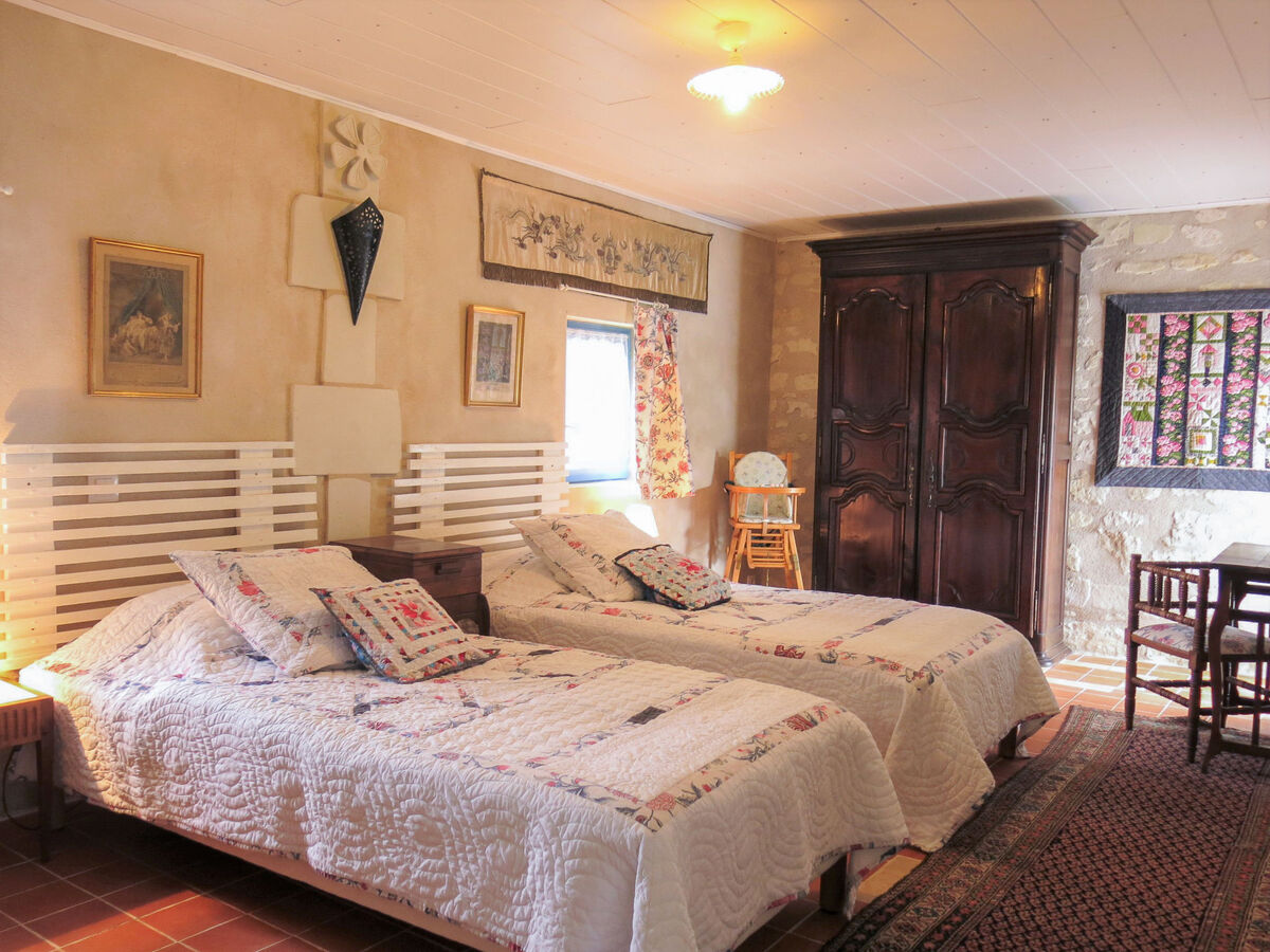 Les Landes du Chinonais, gîte 2 pers. avec poêle - Photo 10