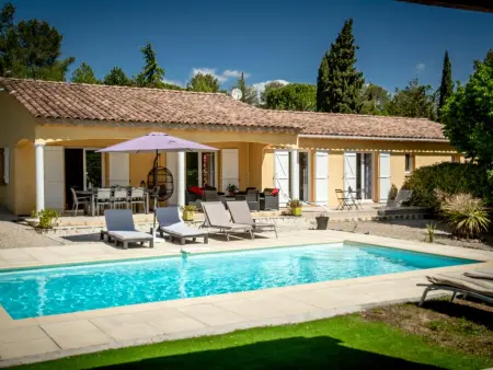 Location maison à Bagnols en Forêt, Villa de plain-pied avec piscine privée