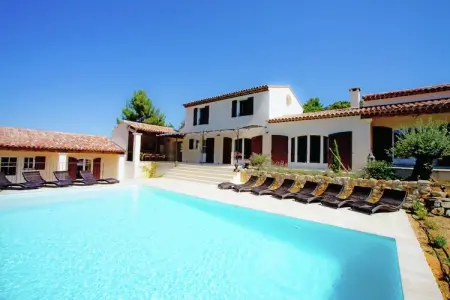 Location villa à Apt, Villa en Provence avec Piscine Infinie