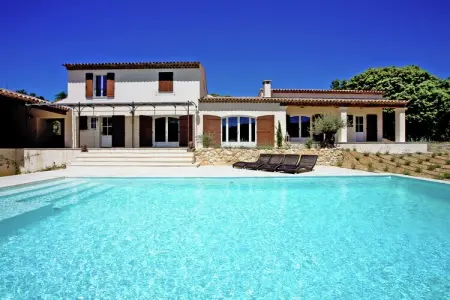 Location villa à Apt, Villa en Provence avec Piscine Infinie