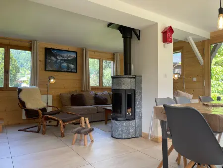 Chalet rénové 105m² pour 8, centre Samoëns, animaux ok - Photo 2