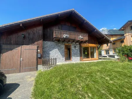 Chalet rénové 105m² pour 8, centre Samoëns, animaux ok - Photo 13