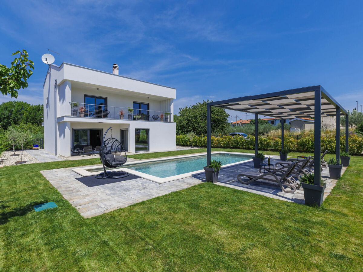 Villa Essea, maison moderne avec piscine chauffée - Photo 1
