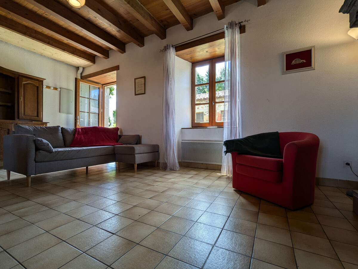 Gîte en pierres 3 chambres avec cour à Pinols - Photo 2
