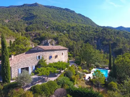 Location maison à Montaulieu, Mas provençal avec piscine privée et chauffée