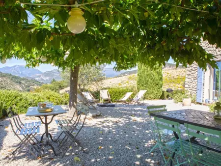 Mas provençal XVIIIe avec piscine chauffée à Montaulieu, 14 pers. : photo 8