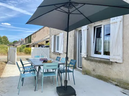 Maison de vacances spacieuse près de la forêt, avec jardin, cheminée, wifi, et équipements de loisirs. - Photo 1