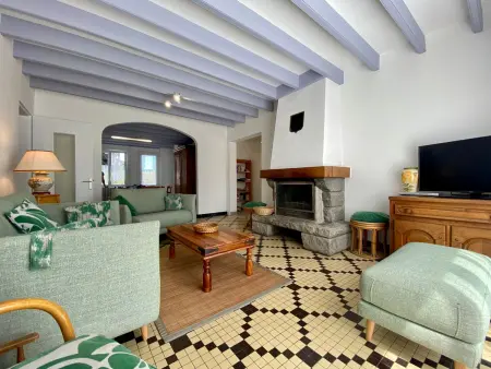 Maison de vacances spacieuse près de la forêt, avec jardin, cheminée, wifi, et équipements de loisirs. - Photo 2