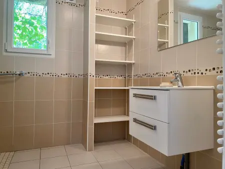 Maison de vacances spacieuse près de la forêt, avec jardin, cheminée, wifi, et équipements de loisirs. - Photo 9