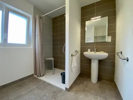 Maison de vacances spacieuse près de la forêt, avec jardin, cheminée, wifi, et équipements de loisirs. - Photo 11