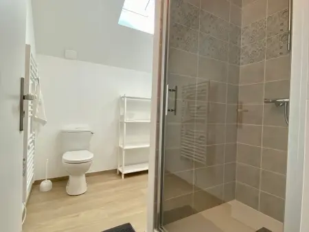 Maison de vacances spacieuse près de la forêt, avec jardin, cheminée, wifi, et équipements de loisirs. - Photo 15