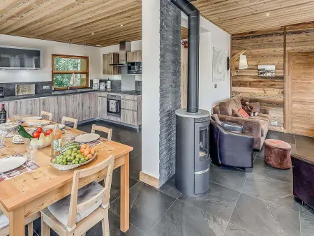 Location chalet à Champagny en Vanoise, Chalet rénové 2022, 10 pers, 4 ch, terrasse, parking, wifi