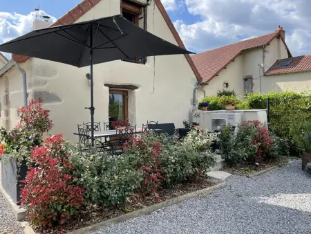 Charmante Maison Bourbonnaise du XVIIIe avec Animaux Acceptés - Photo 15