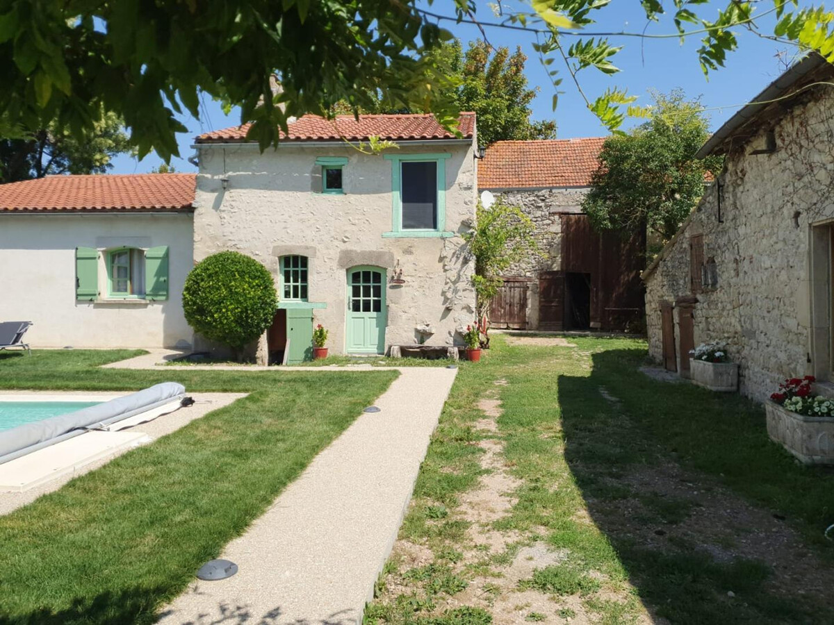 Gîte rénové à Charroux, piscine 4x8m et terrasse - Photo 19