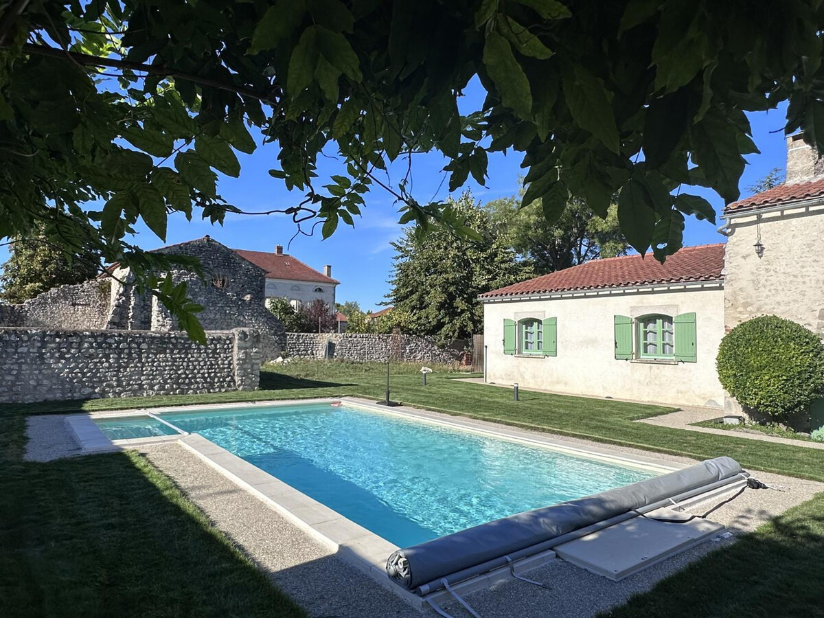 Gîte rénové à Charroux, piscine 4x8m et terrasse - Photo 21
