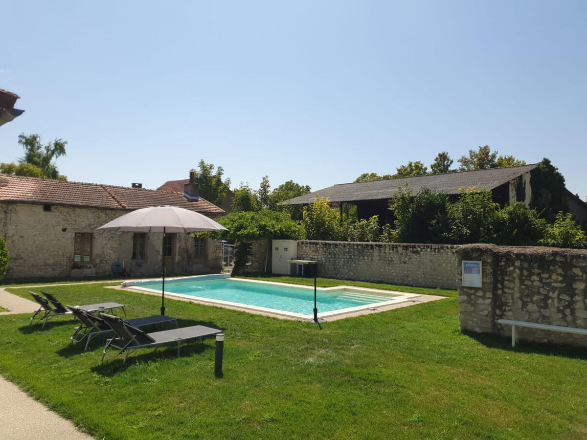 Gîte rénové à Charroux, piscine 4x8m et terrasse - Photo 24
