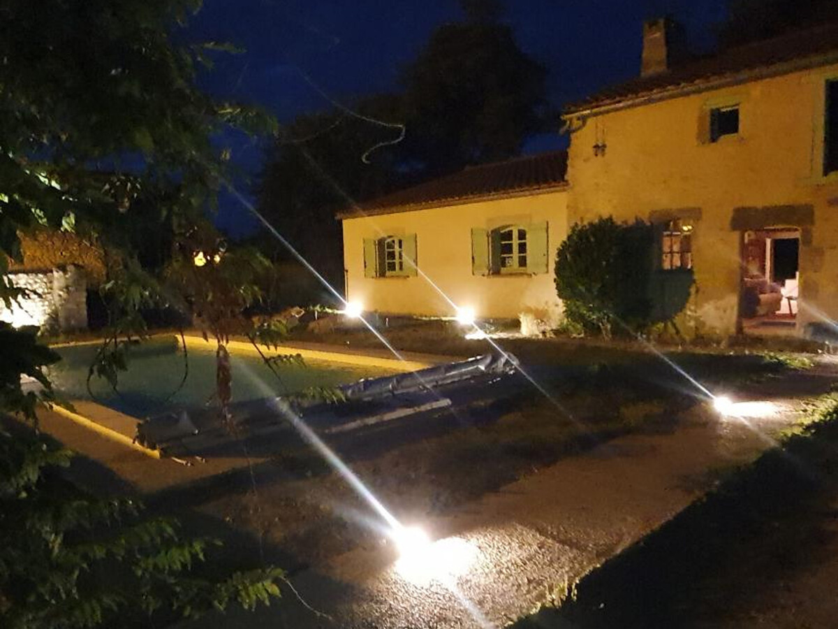 Gîte rénové à Charroux, piscine 4x8m et terrasse - Photo 25