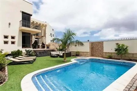 Location villa à Adeje, Villa avec jardin près des plages d'Adeje