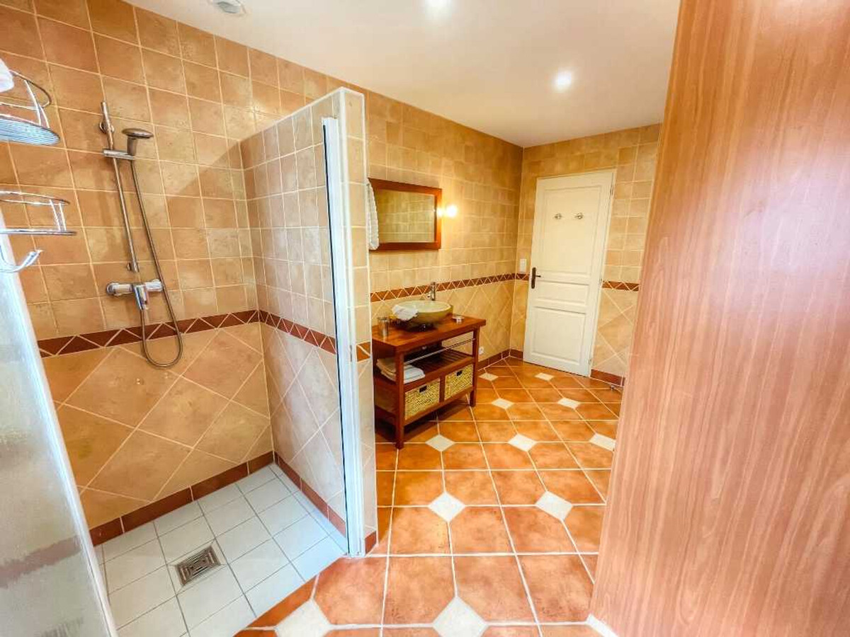 Gîte 17e siècle avec piscine couverte à Draché - Photo 18