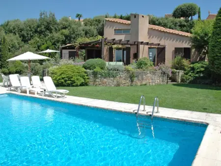 Location villa à Valbonne