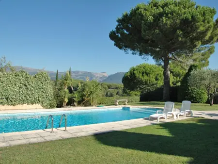 Villa avec piscine privée et jardin de 1400 m² à Valbonne : photo 2
