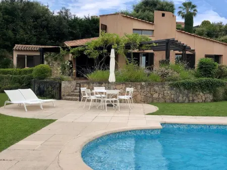 Villa avec piscine privée et jardin de 1400 m² à Valbonne : photo 10