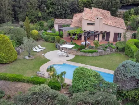 Villa avec piscine privée et jardin de 1400 m² à Valbonne : photo 13